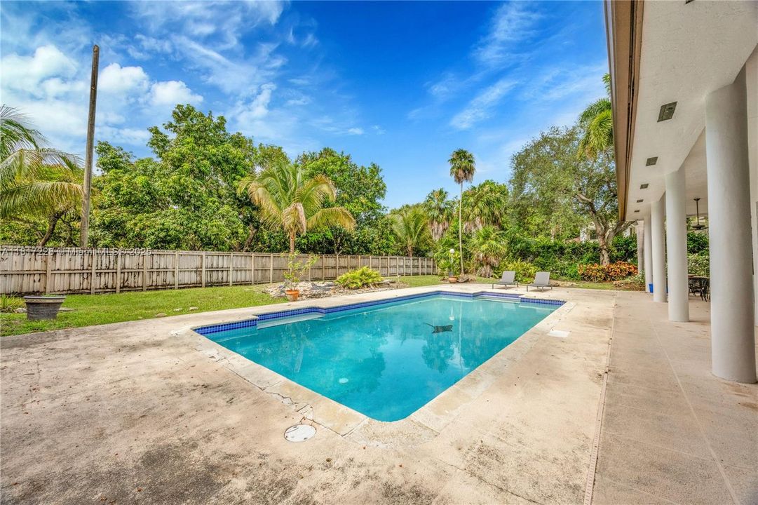 Recently Sold: $2,695,000 (5 beds, 4 baths, 3966 Square Feet)