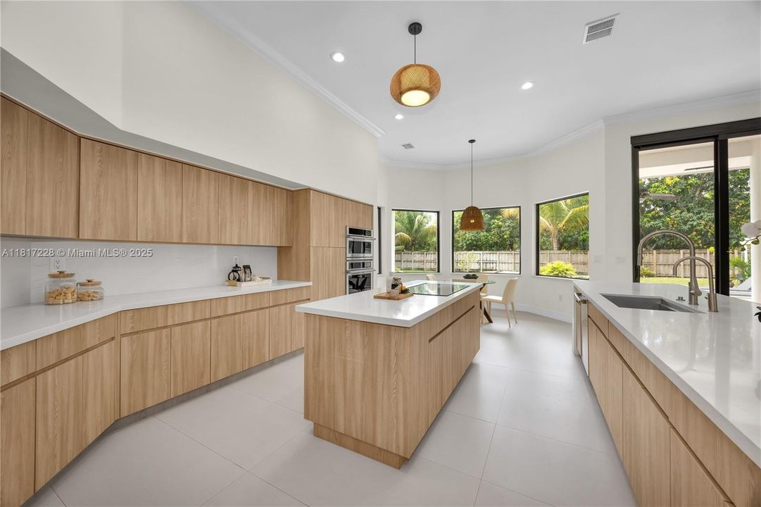 Recently Sold: $2,695,000 (5 beds, 4 baths, 3966 Square Feet)