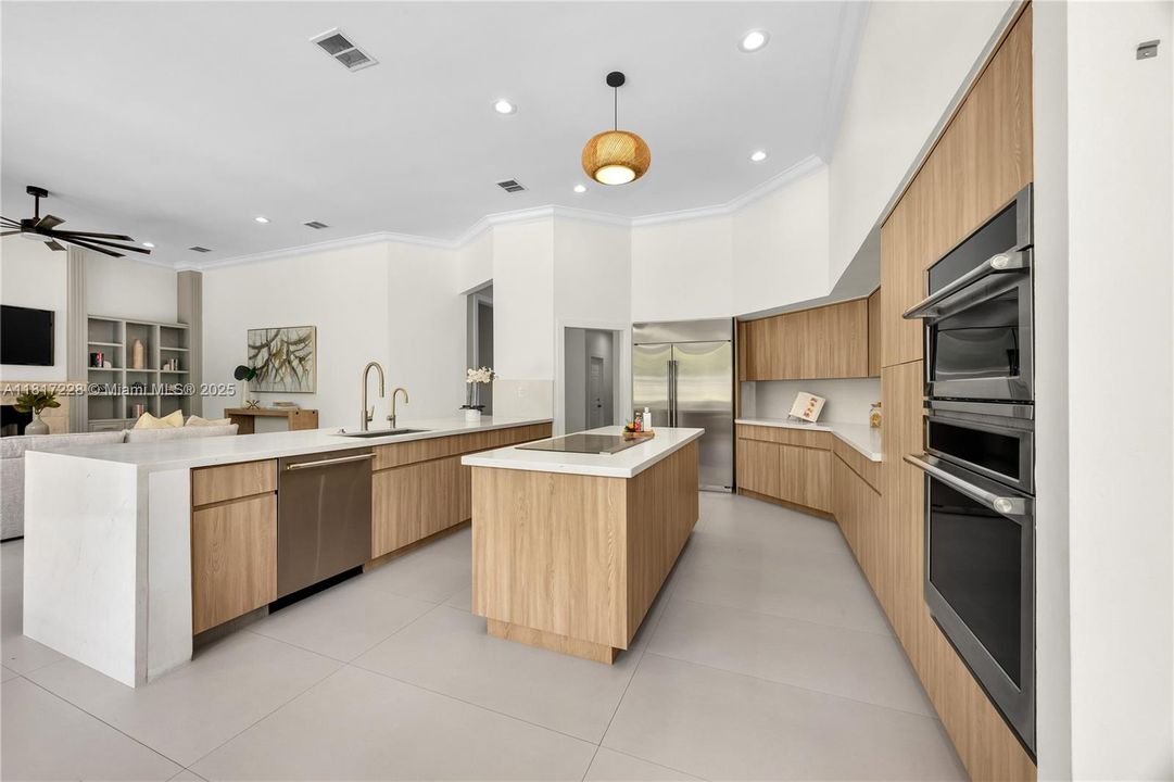 Recently Sold: $2,695,000 (5 beds, 4 baths, 3966 Square Feet)