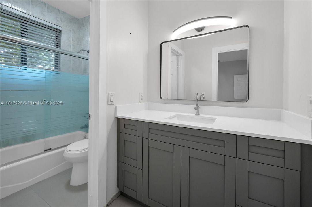 Recently Sold: $2,695,000 (5 beds, 4 baths, 3966 Square Feet)