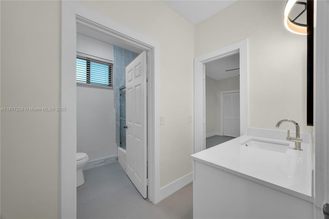 Recently Sold: $2,695,000 (5 beds, 4 baths, 3966 Square Feet)