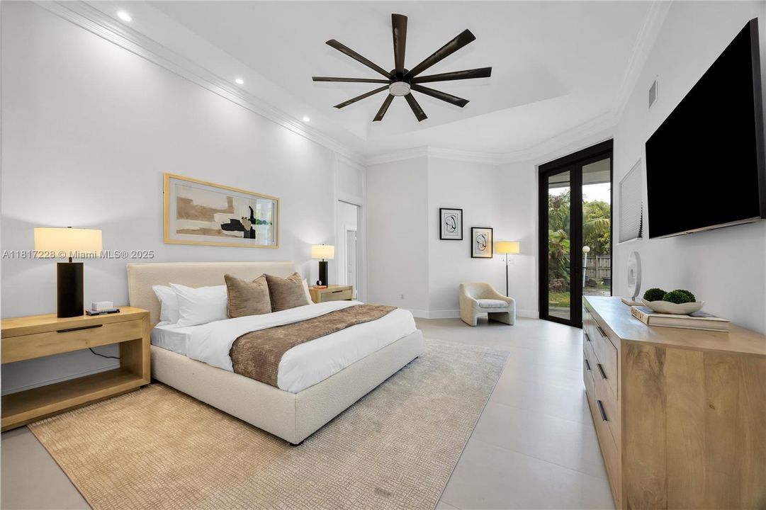 Recently Sold: $2,695,000 (5 beds, 4 baths, 3966 Square Feet)