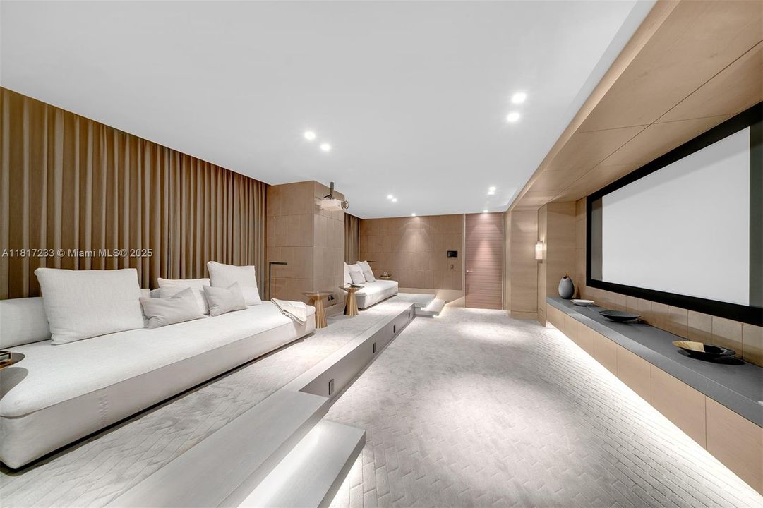 For Sale: $19,900,000 (6 beds, 6 baths, 10755 Square Feet)