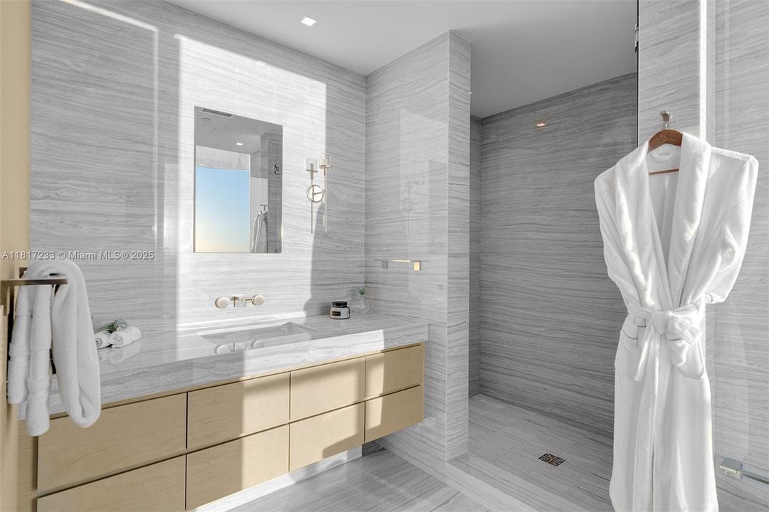 For Sale: $19,900,000 (6 beds, 6 baths, 10755 Square Feet)