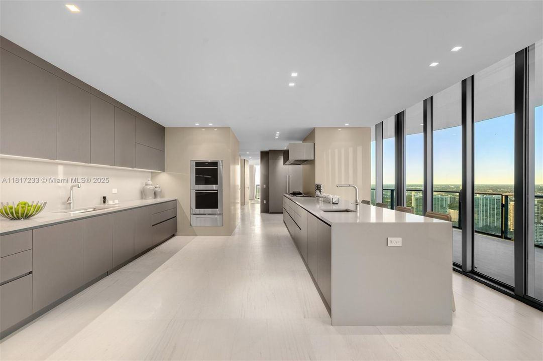 For Sale: $19,900,000 (6 beds, 6 baths, 10755 Square Feet)