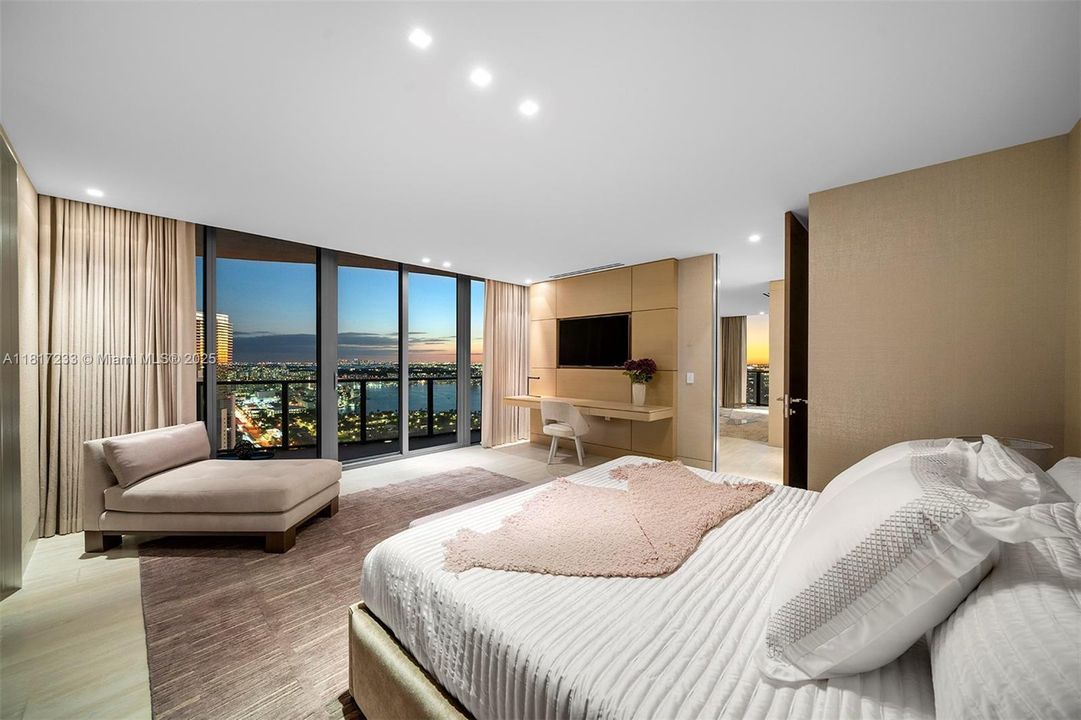 For Sale: $19,900,000 (6 beds, 6 baths, 10755 Square Feet)