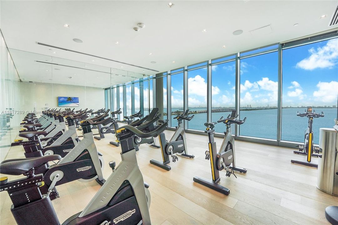 For Sale: $1,745,000 (3 beds, 3 baths, 1634 Square Feet)