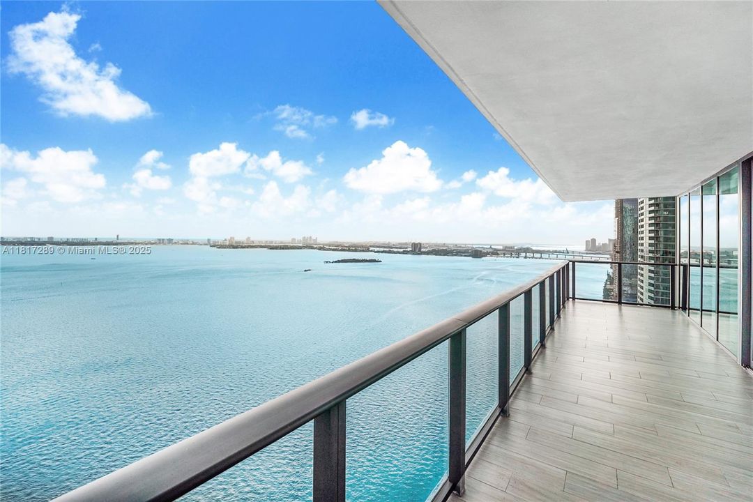 For Sale: $1,745,000 (3 beds, 3 baths, 1634 Square Feet)