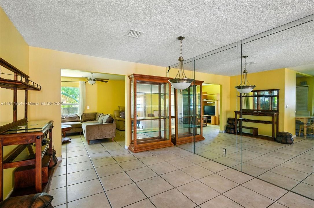 Recently Sold: $448,900 (3 beds, 2 baths, 1693 Square Feet)