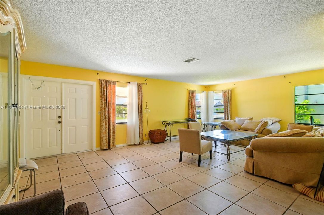 Recently Sold: $448,900 (3 beds, 2 baths, 1693 Square Feet)