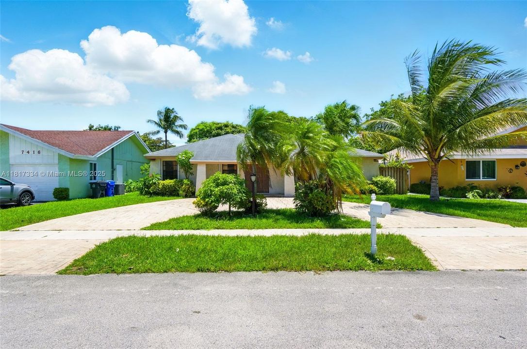 Recently Sold: $448,900 (3 beds, 2 baths, 1693 Square Feet)