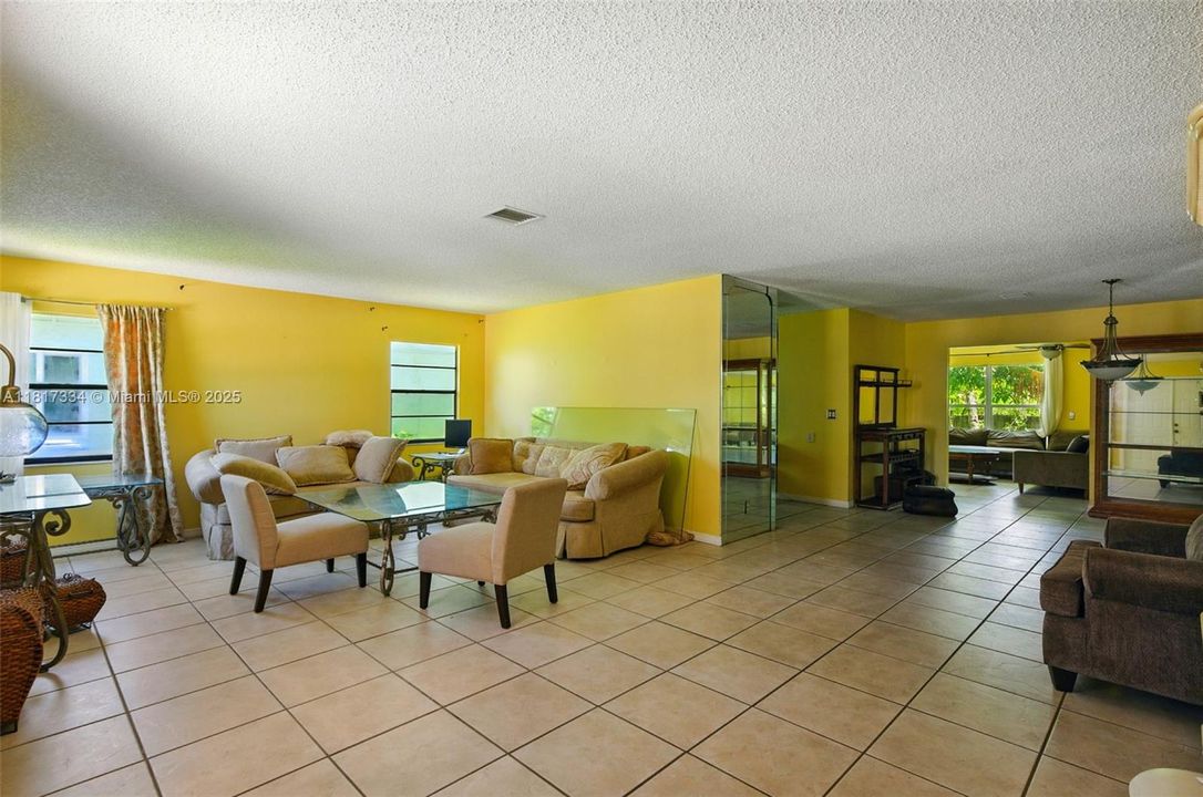 Recently Sold: $448,900 (3 beds, 2 baths, 1693 Square Feet)