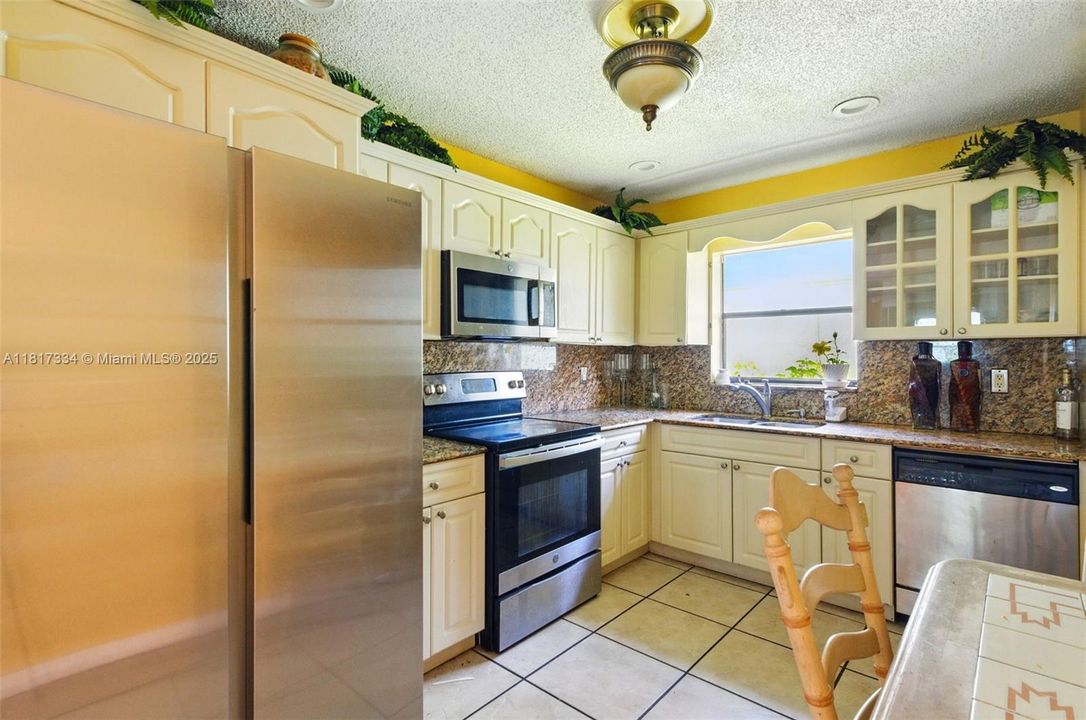 Recently Sold: $448,900 (3 beds, 2 baths, 1693 Square Feet)