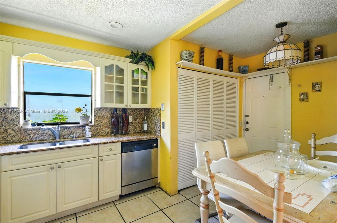 Recently Sold: $448,900 (3 beds, 2 baths, 1693 Square Feet)