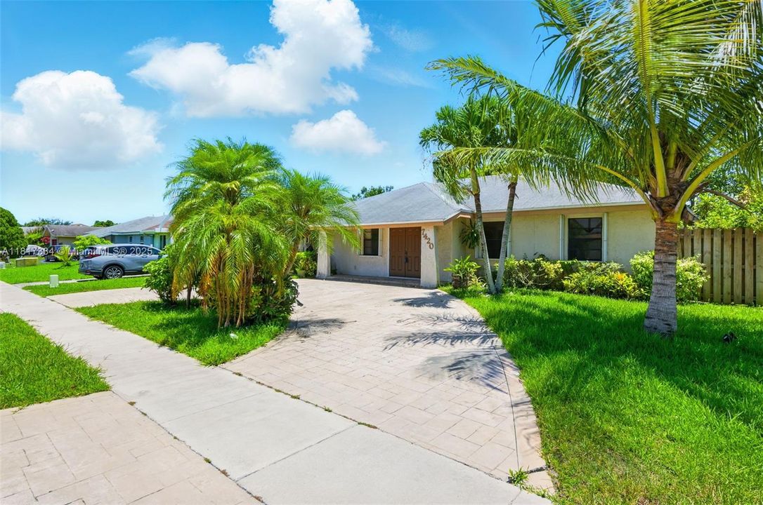 Recently Sold: $448,900 (3 beds, 2 baths, 1693 Square Feet)