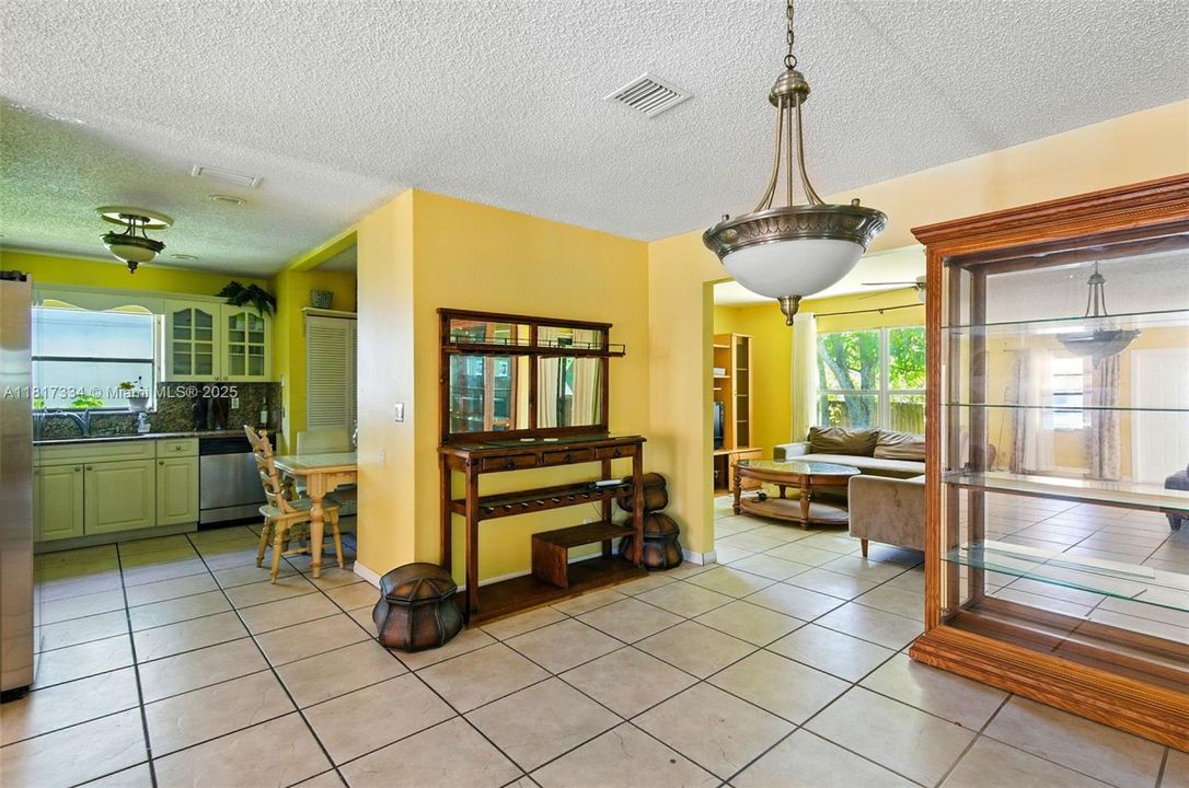 Recently Sold: $448,900 (3 beds, 2 baths, 1693 Square Feet)