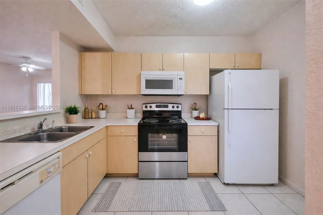 На продажу: $194,000 (3 спален, 2 ванн, 999 Квадратных фут)