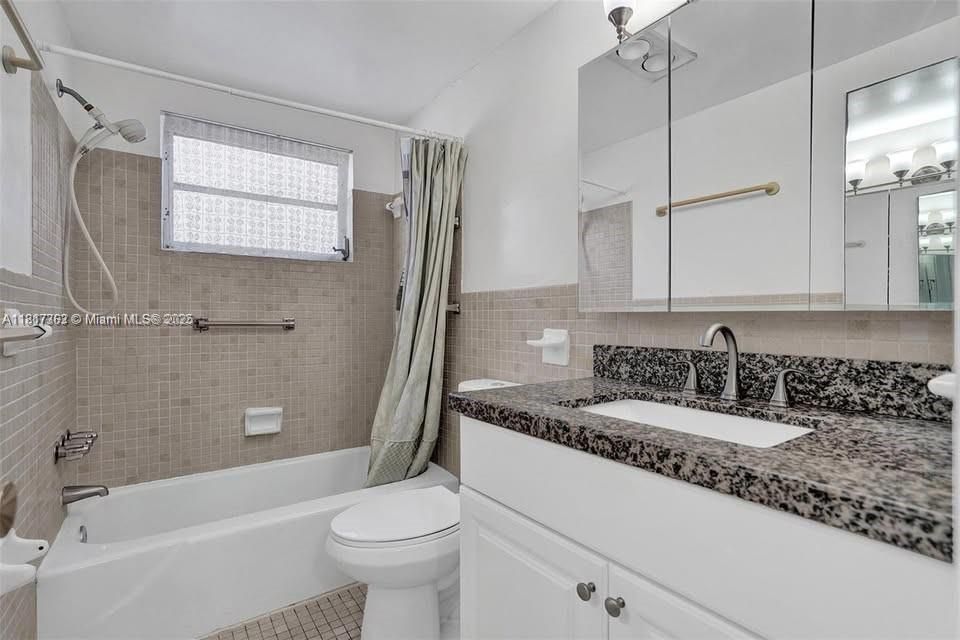 待售: $139,000 (1 贝兹, 1 浴室, 660 平方英尺)