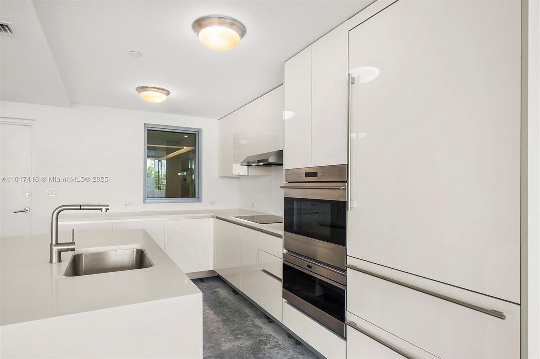 For Sale: $1,875,000 (3 beds, 2 baths, 1481 Square Feet)