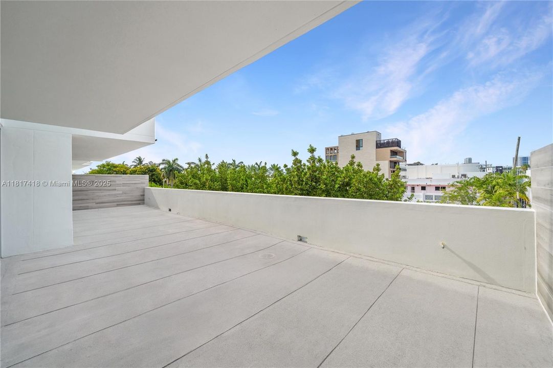 For Sale: $1,875,000 (3 beds, 2 baths, 1481 Square Feet)