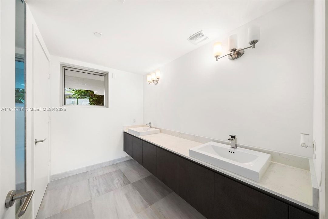 For Sale: $1,875,000 (3 beds, 2 baths, 1481 Square Feet)