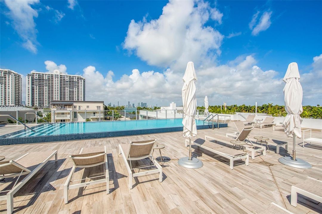 For Sale: $1,875,000 (3 beds, 2 baths, 1481 Square Feet)