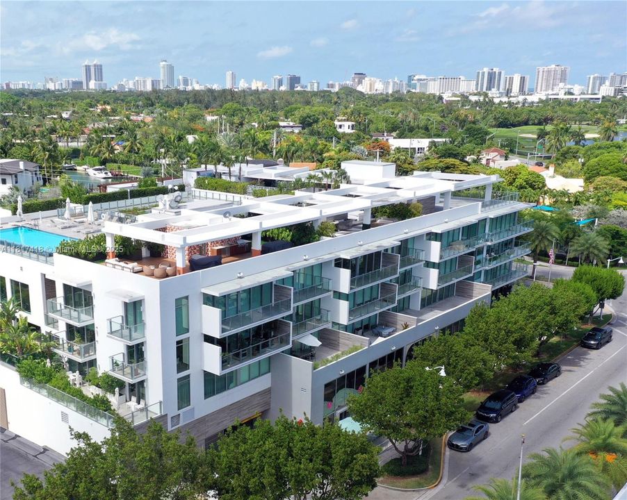 For Sale: $1,875,000 (3 beds, 2 baths, 1481 Square Feet)