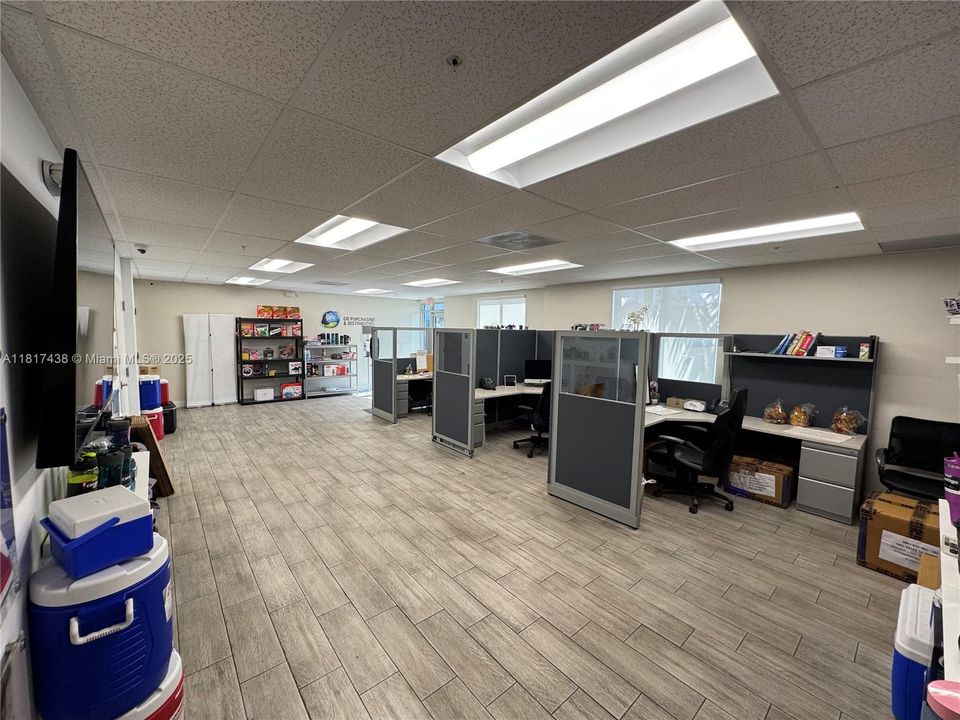 942 sq.ft. of office space