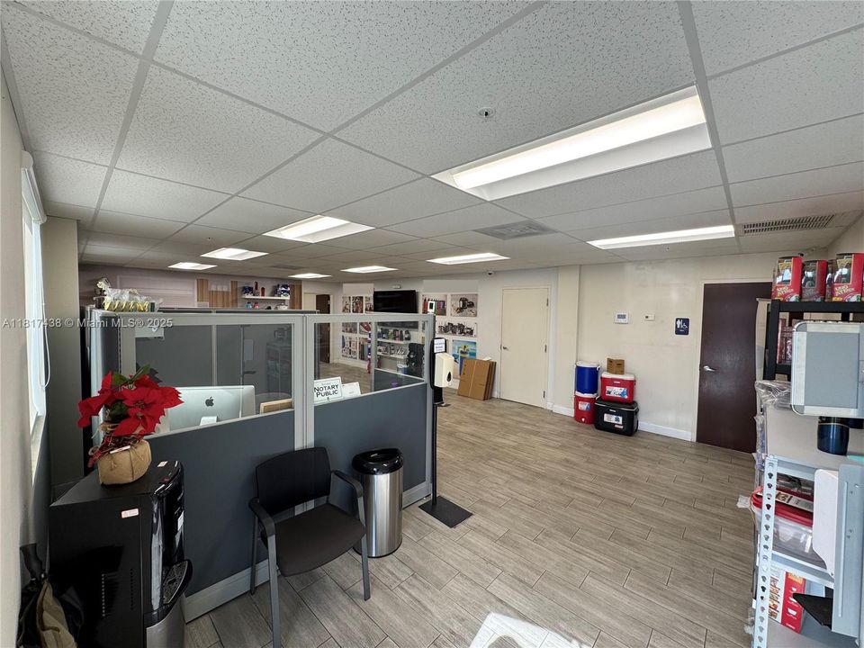 942 sq.ft. of office space