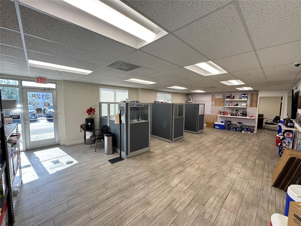942 sq.ft. of office space