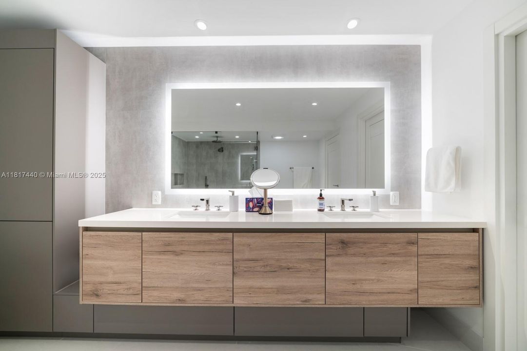 Vendido Recientemente: $3,695,000 (2 camas, 2 baños, 1815 Pies cuadrados)