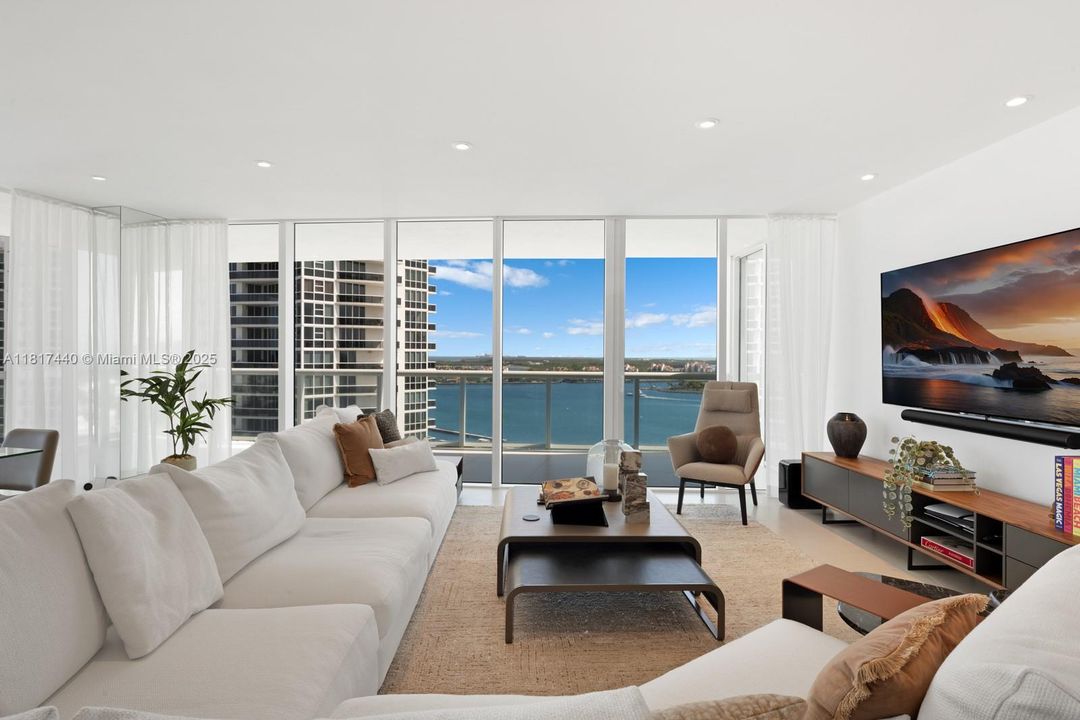 Vendido Recientemente: $3,695,000 (2 camas, 2 baños, 1815 Pies cuadrados)