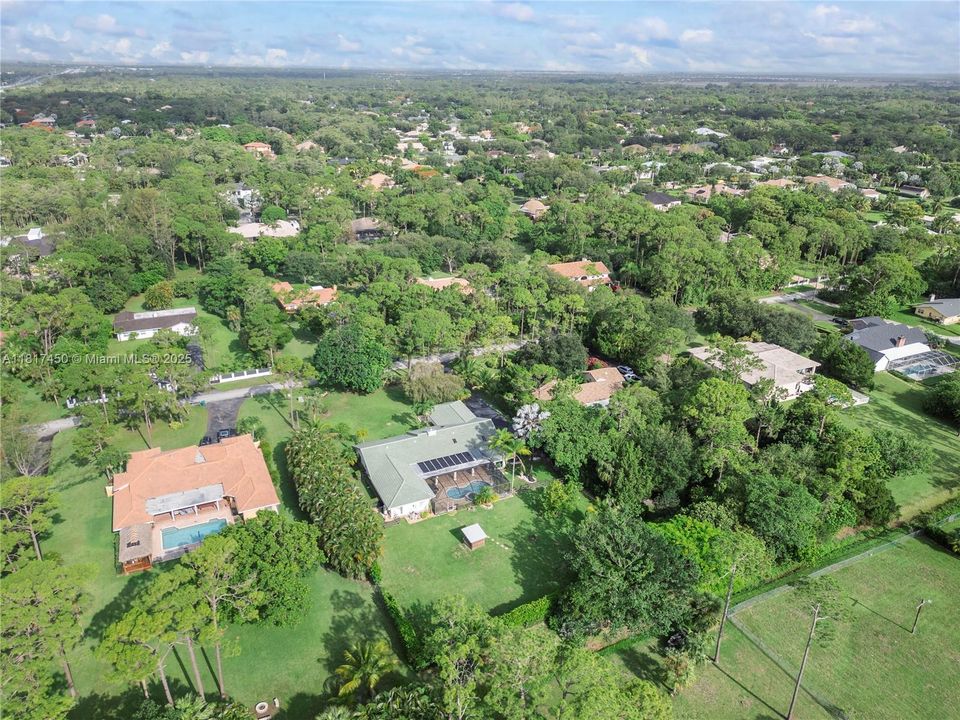 Vendido Recientemente: $1,650,000 (5 camas, 3 baños, 4154 Pies cuadrados)