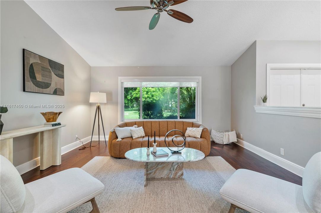 Vendido Recientemente: $1,650,000 (5 camas, 3 baños, 4154 Pies cuadrados)