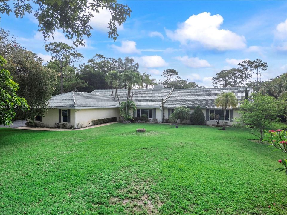 Vendido Recientemente: $1,650,000 (5 camas, 3 baños, 4154 Pies cuadrados)