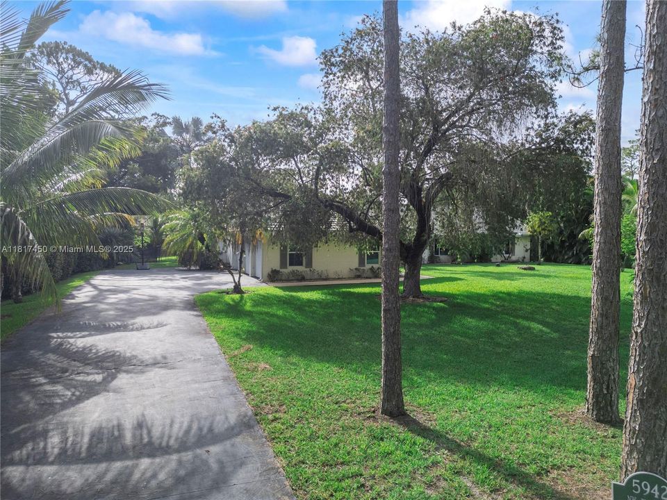 Vendido Recientemente: $1,650,000 (5 camas, 3 baños, 4154 Pies cuadrados)