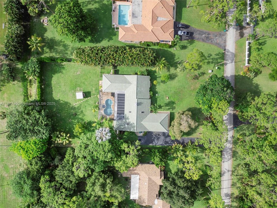 Vendido Recientemente: $1,650,000 (5 camas, 3 baños, 4154 Pies cuadrados)