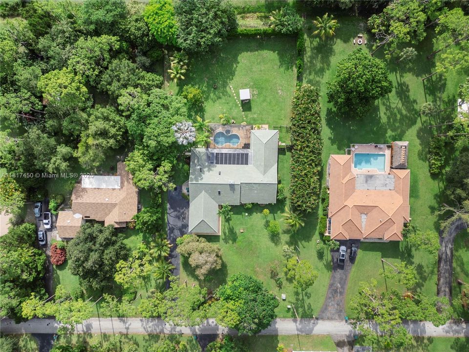 Vendido Recientemente: $1,650,000 (5 camas, 3 baños, 4154 Pies cuadrados)