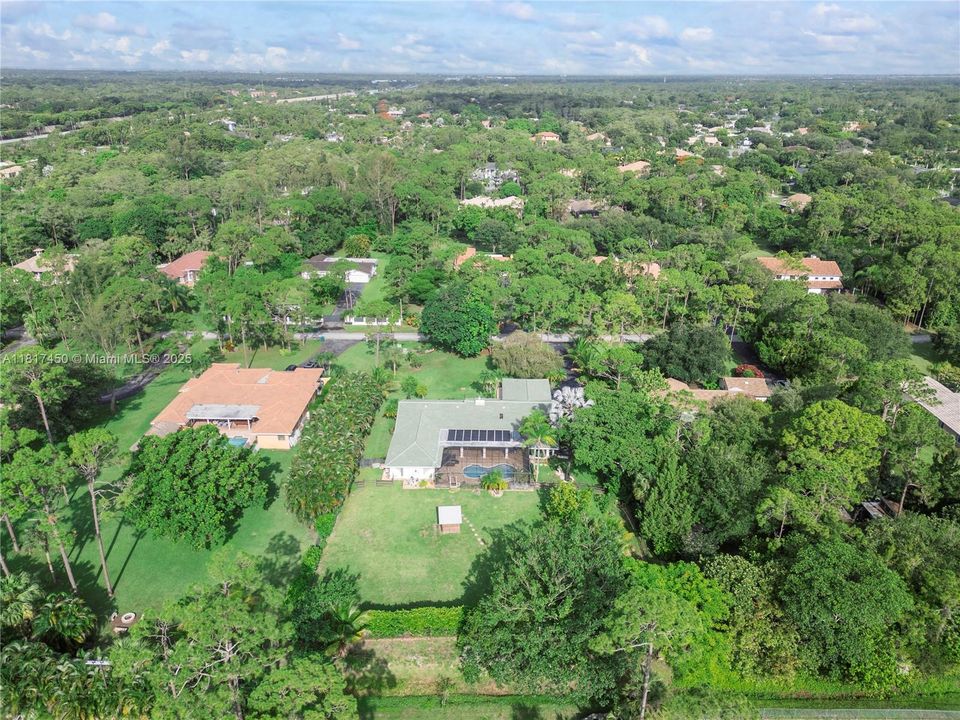 Vendido Recientemente: $1,650,000 (5 camas, 3 baños, 4154 Pies cuadrados)