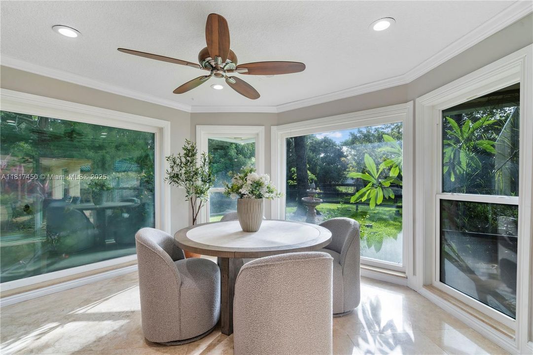 Vendido Recientemente: $1,650,000 (5 camas, 3 baños, 4154 Pies cuadrados)