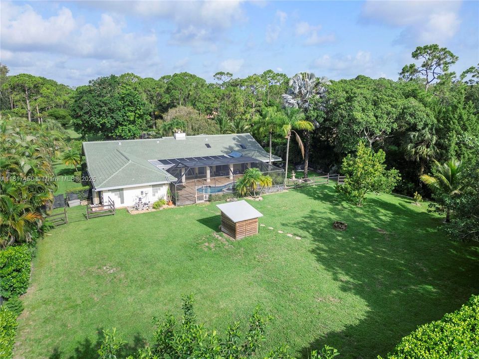 Vendido Recientemente: $1,650,000 (5 camas, 3 baños, 4154 Pies cuadrados)