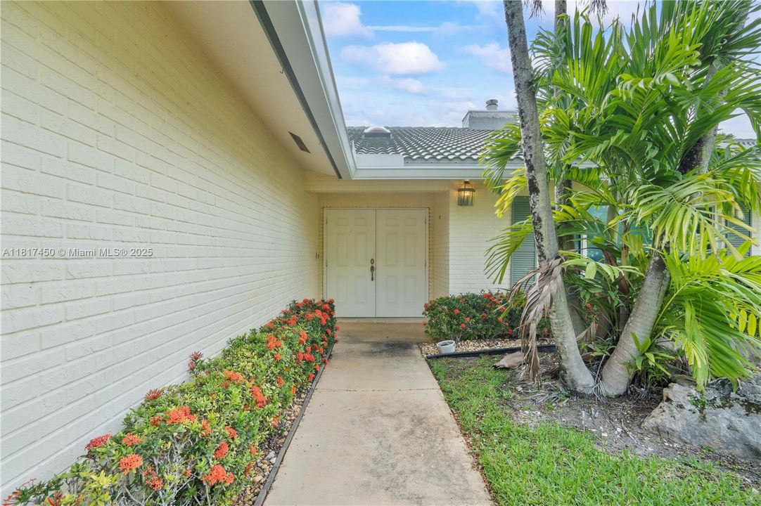 Vendido Recientemente: $1,650,000 (5 camas, 3 baños, 4154 Pies cuadrados)