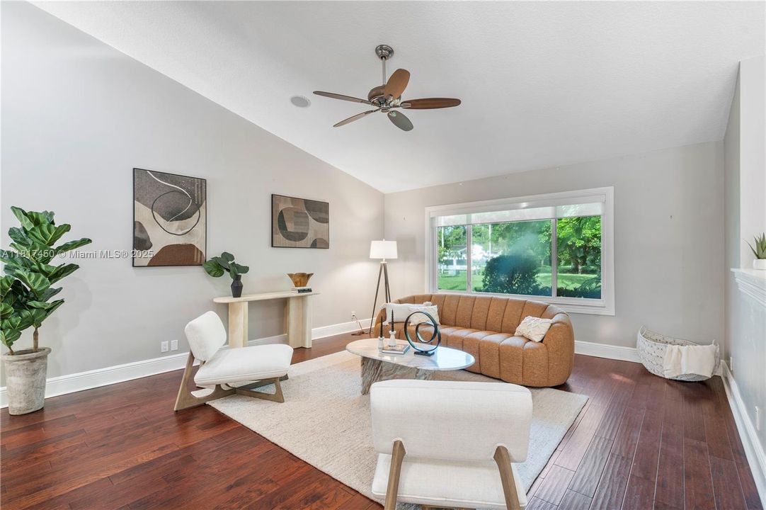 Vendido Recientemente: $1,650,000 (5 camas, 3 baños, 4154 Pies cuadrados)