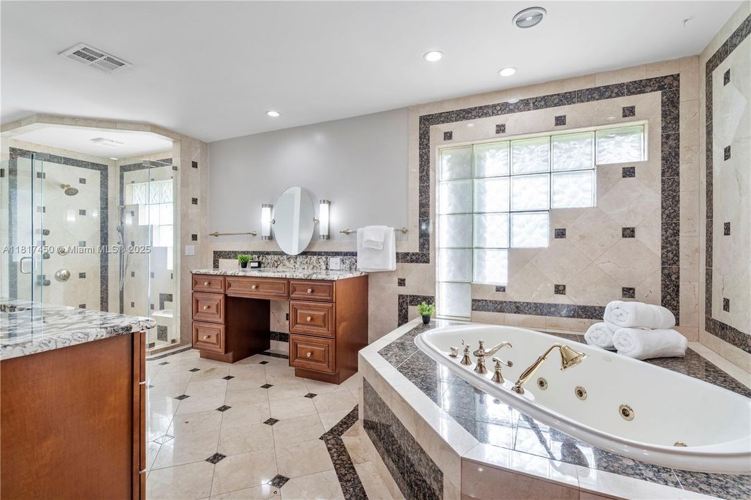 Vendido Recientemente: $1,650,000 (5 camas, 3 baños, 4154 Pies cuadrados)