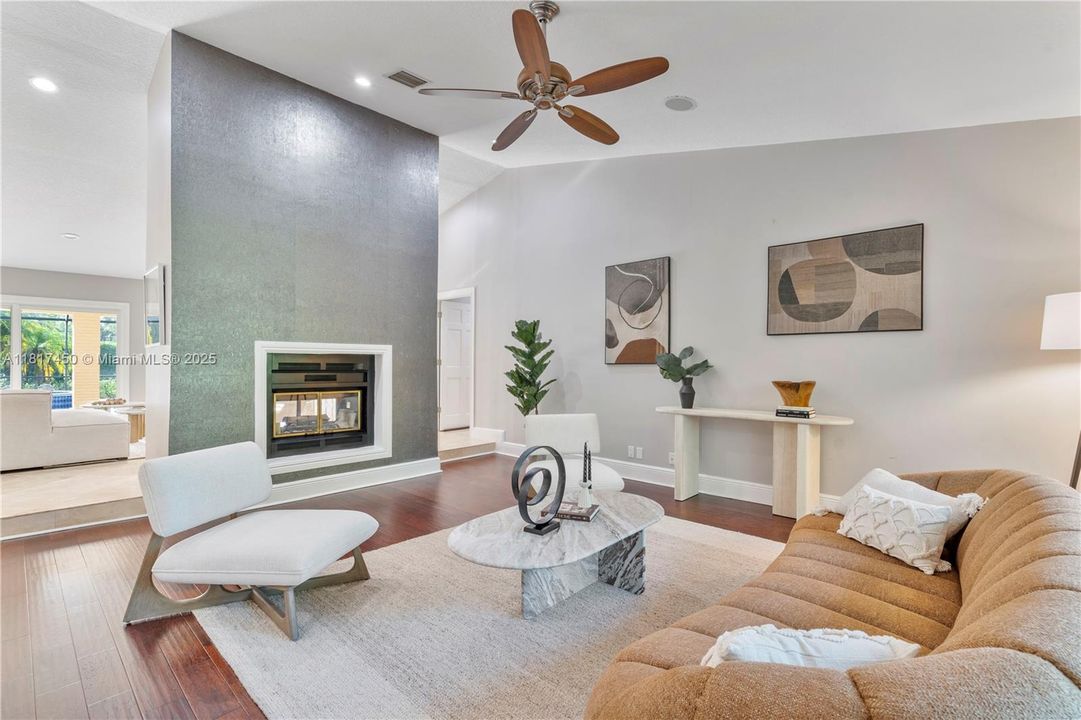 Vendido Recientemente: $1,650,000 (5 camas, 3 baños, 4154 Pies cuadrados)