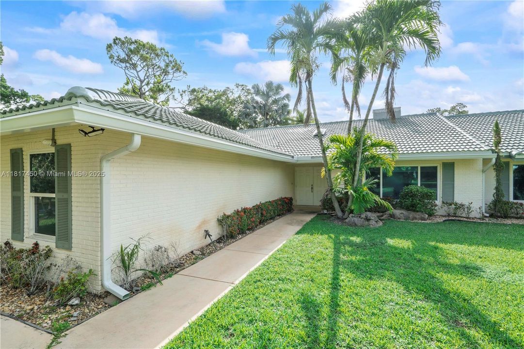 Vendido Recientemente: $1,650,000 (5 camas, 3 baños, 4154 Pies cuadrados)