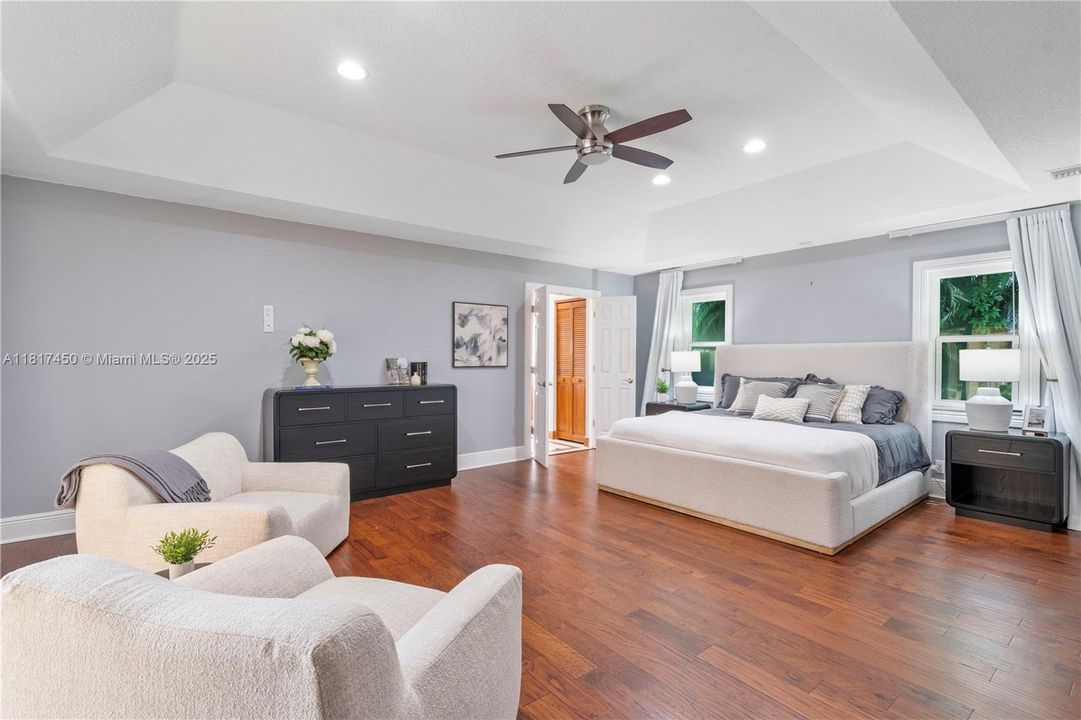 Vendido Recientemente: $1,650,000 (5 camas, 3 baños, 4154 Pies cuadrados)