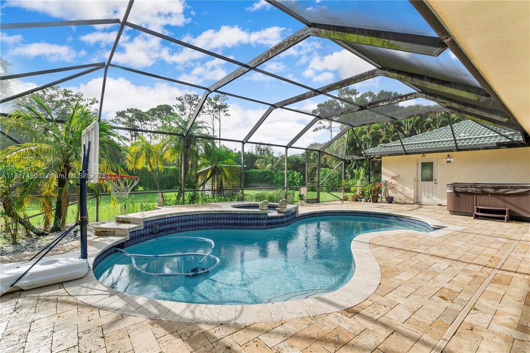 Vendido Recientemente: $1,650,000 (5 camas, 3 baños, 4154 Pies cuadrados)