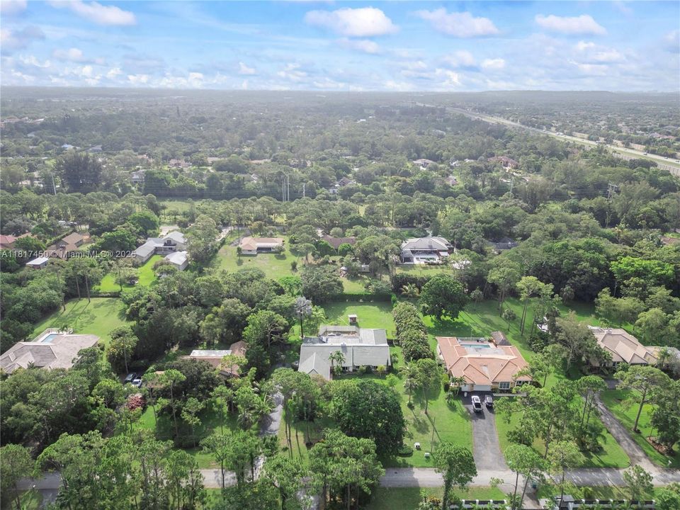 Vendido Recientemente: $1,650,000 (5 camas, 3 baños, 4154 Pies cuadrados)