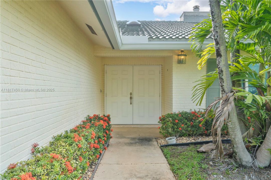 Vendido Recientemente: $1,650,000 (5 camas, 3 baños, 4154 Pies cuadrados)